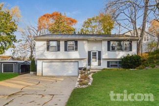 131 Oak St, Geneva, IL 60134