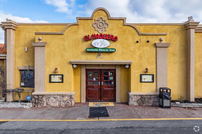 El Vaquero Mexican Restaurant near Knolls Thomas is a neighborhood favorite.