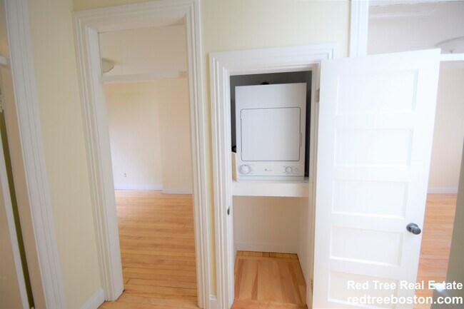 14 Leamington Rd unit 2, Brighton, MA 02135 - photo 3