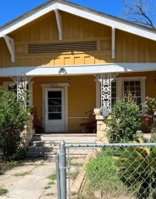 215 Avondale Ave, San Antonio, TX 78223