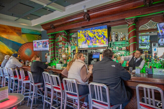 Old Town Pinole's Pear Street Bistro sells lunch, dinner, and drinks.