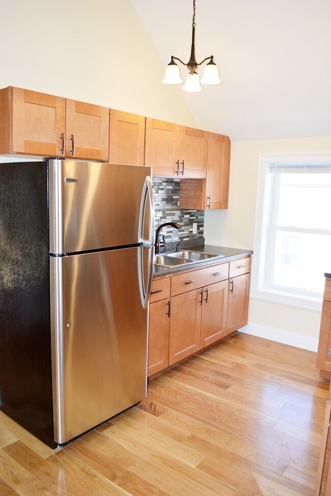 220 North Ave unit 2, Burlington, VT 05401 - photo 3