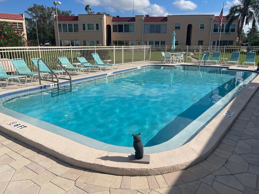 218 Dogwood Cir unit The Gardens, Seminole, FL 33777 - photo 1