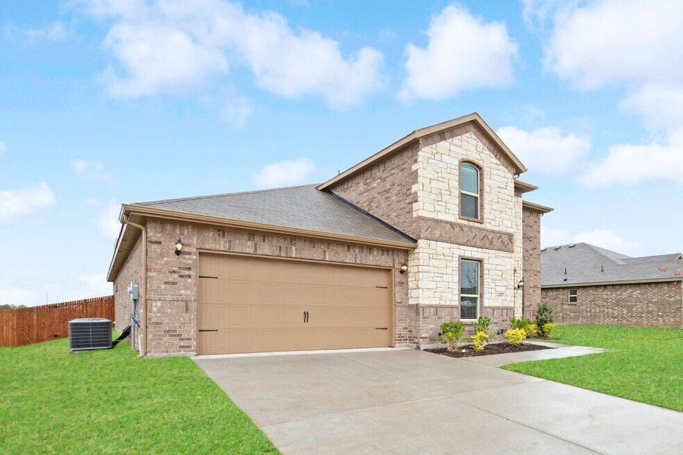 701 Stone Eagle Dr unit 36477786, Azle, TX 76020 - photo 1