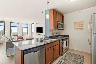 566 W Kinzie St, Chicago, IL 60654