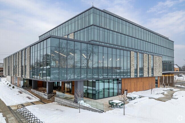 SSM St Mary's Hospital has facilities located conveniently close to Bram's Addition.