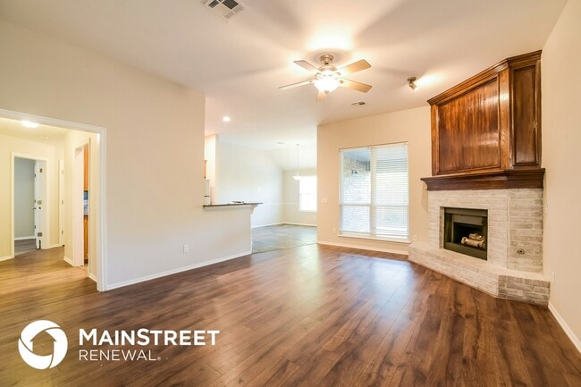 2100 NE 4th St, Moore, OK 73160 - photo 3
