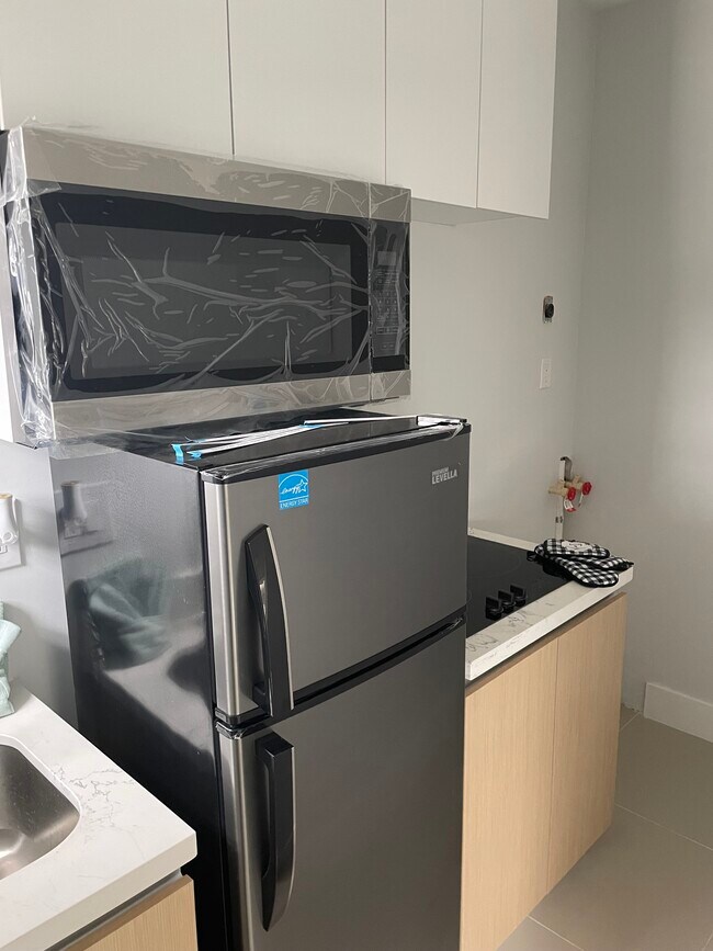 2463 Lincoln St unit B, Hollywood, FL 33020 - photo 6