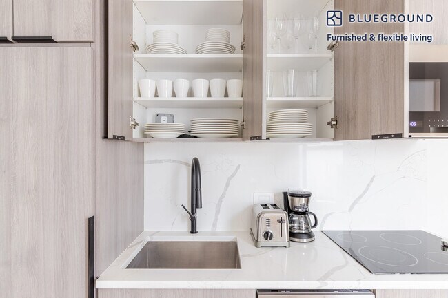 44-74-74 21st St unit FL3-ID1781, Queens, NY 11101 - photo 6