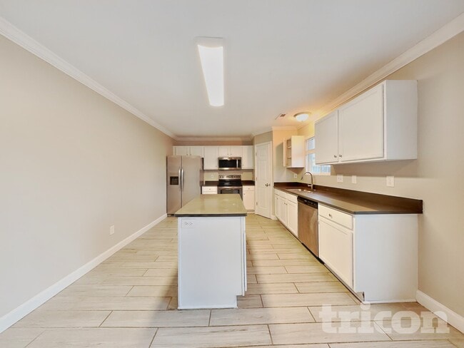 3733 Eskdale Dr, High Point, NC 27260 - photo 6