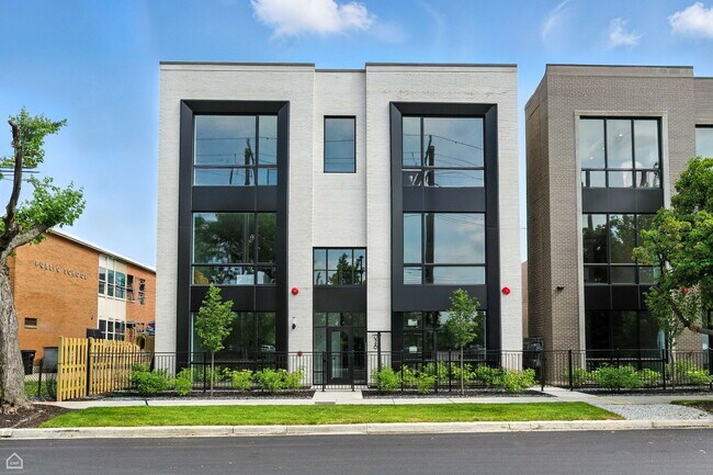 1621 W 13th St unit 101, Chicago, IL 60608 - photo 2