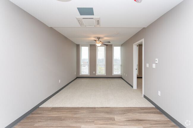 1BR, 1BA - The Rialto - 707 SF