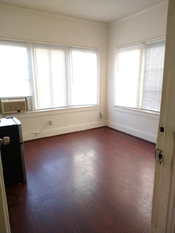 1833 W 11th Place, Los Angeles, CA 90006