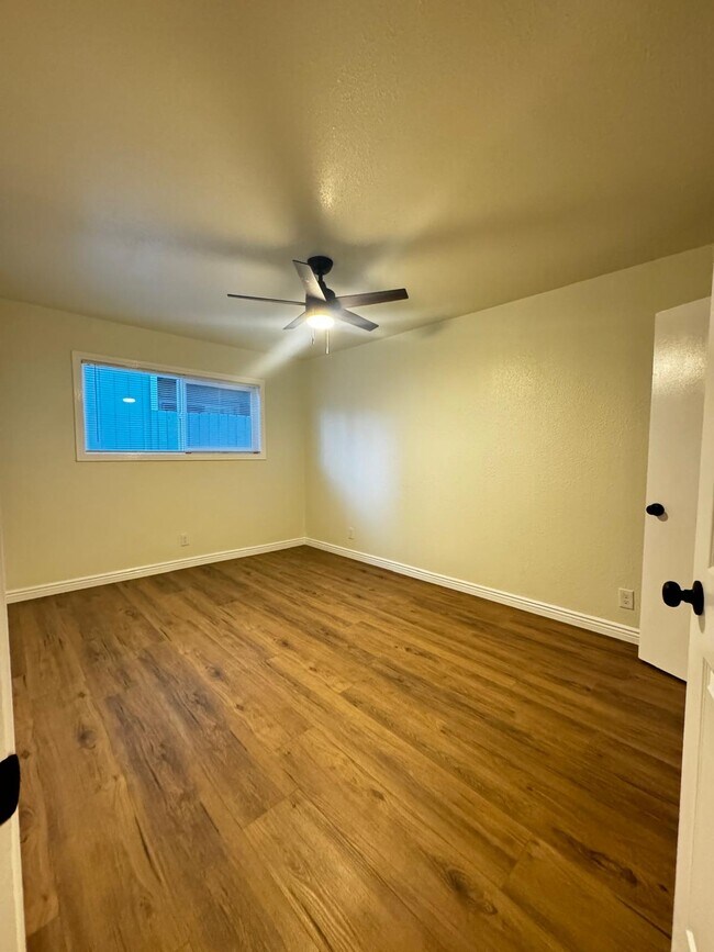 1322 E Bulldog Ln unit 1322 E Bulldog ln G, Fresno, CA 93710 - photo 4