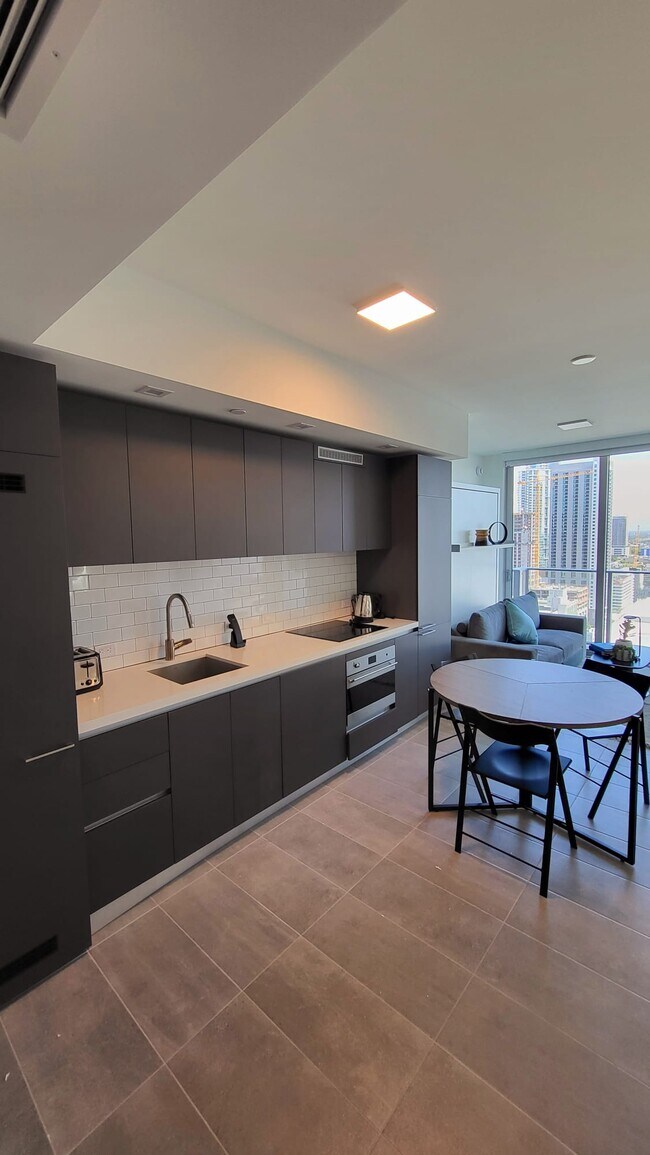 227 NE 2nd St unit 2907, Miami, FL 33132 - photo 5