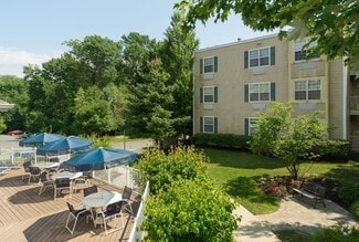 1 Hillside Dr, Mount Arlington, NJ 07856