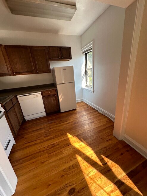 556 W Wellington Ave unit 314, Chicago, IL 60657 - photo 1