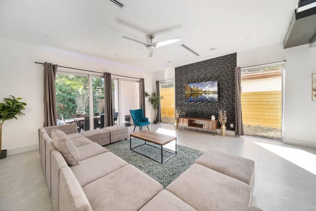 1621 NE 4th Place unit ID1369643P, Fort Lauderdale, FL 33301 - photo 3