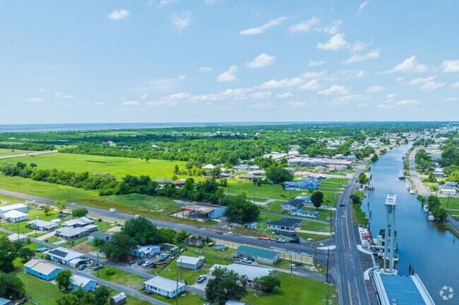Welcome to Galliano, a neighborhood with nautral beauty along the bayou of Houma, Lousiana.