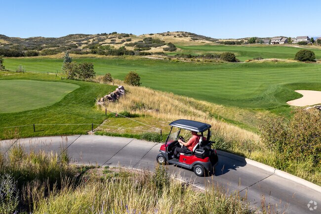 Enjoy the game and the views at Red Hawk Ridge Golf near Castle Highlands.