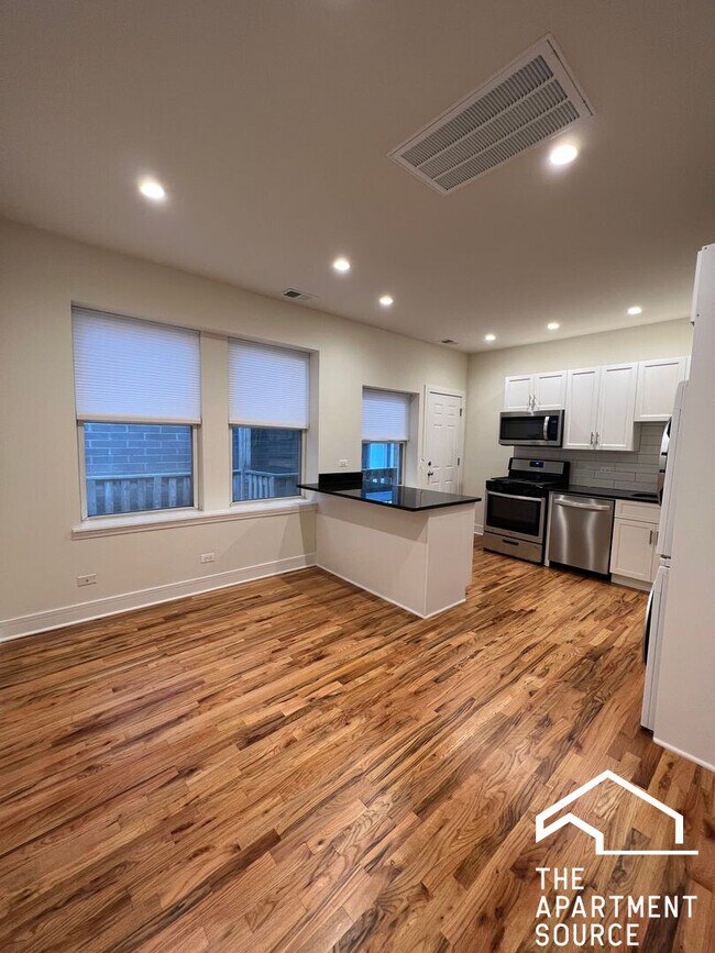 3230 N Clark St unit 3F, Chicago, IL 60657 - photo 6