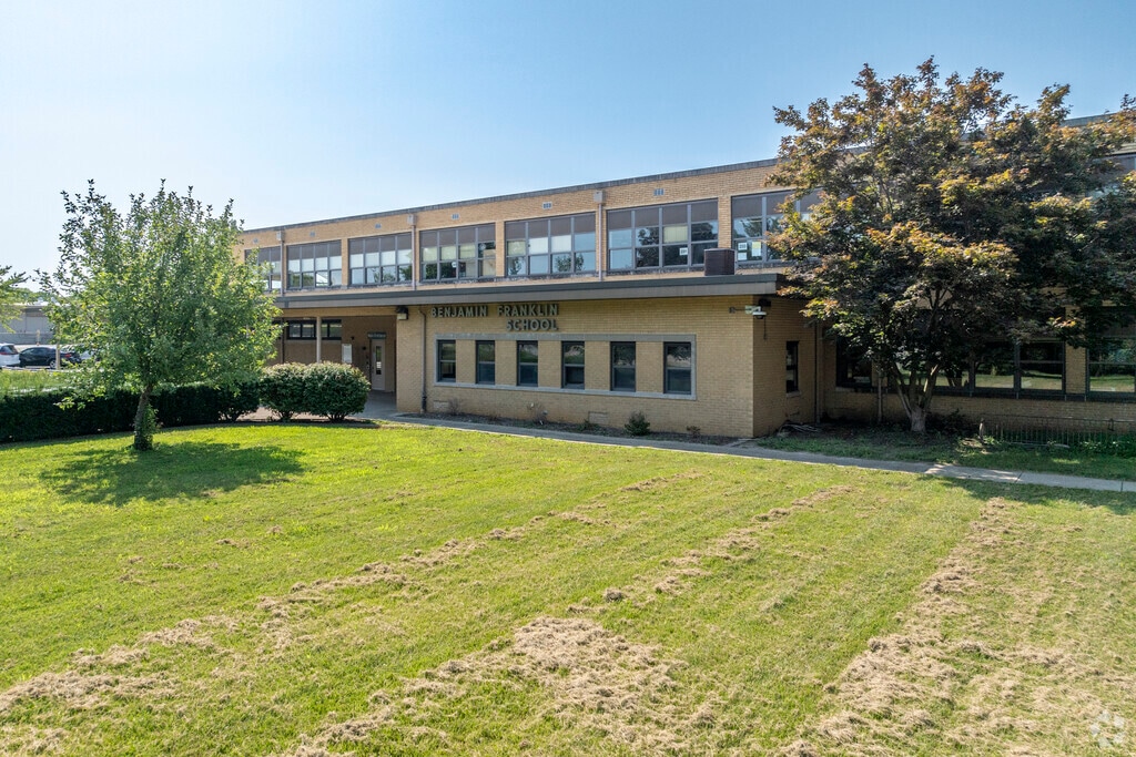 Benjamin Franklin Middle School is an above average, public school.