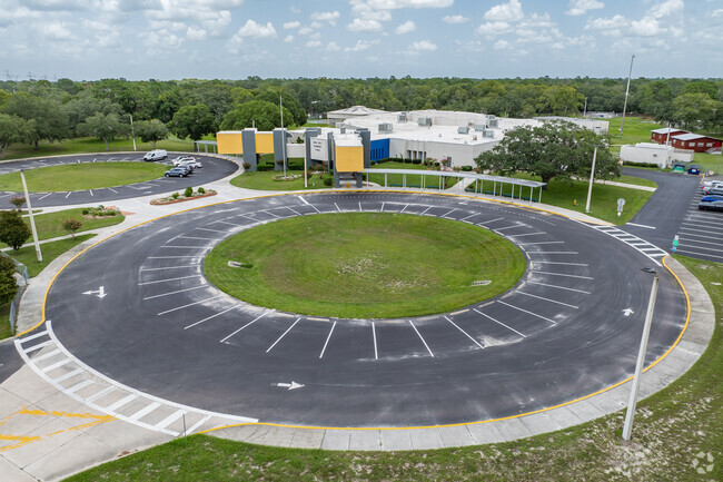 Shady Hills Elementary School has a large size parking lot for teachers and visitors.
