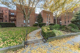 30 Lenox Rd Unit 2, Rockville Centre, NY 11570