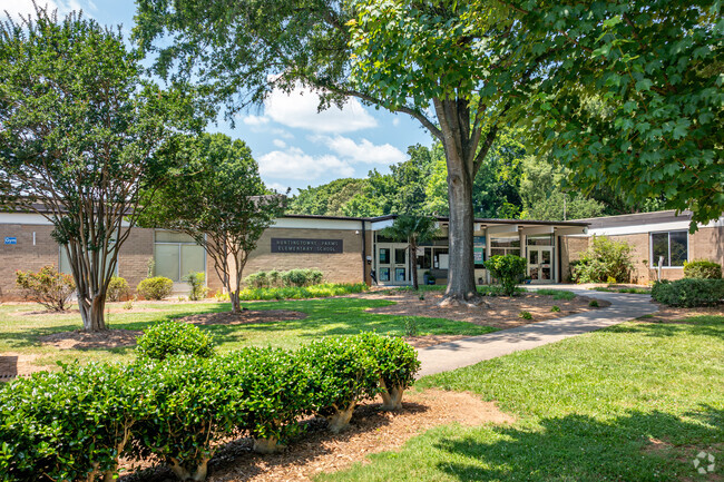 Education is held to the highest standard at Huntingtowne Farms Elementary.