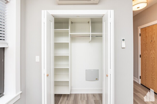 3930 N Janssen Ave unit 1E-3941, Chicago, IL 60613 - photo 7