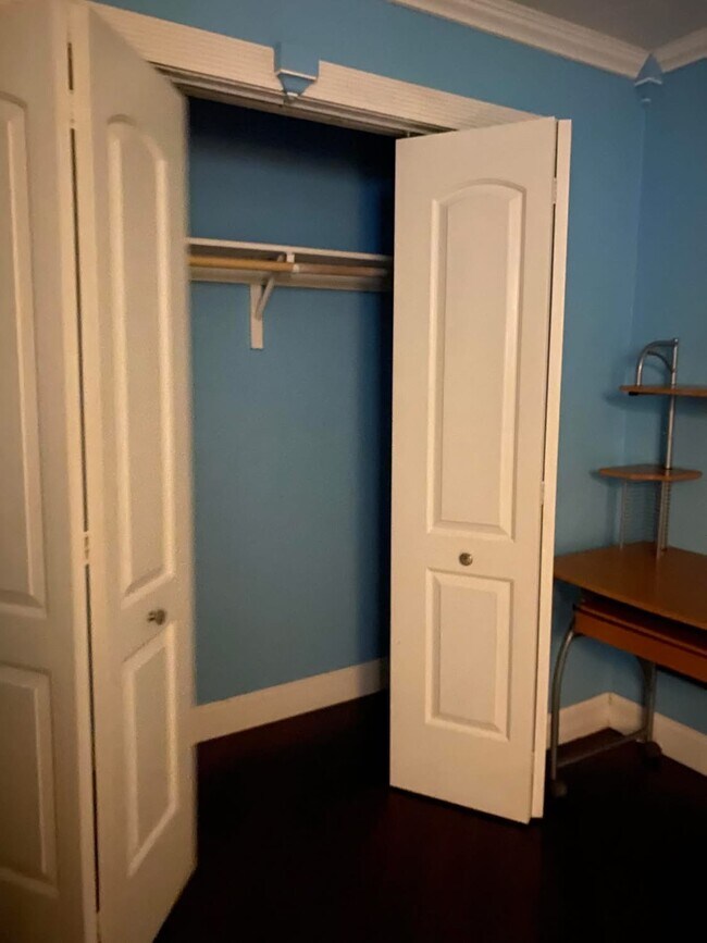 9470 NW 24th St, Sunrise, FL 33322