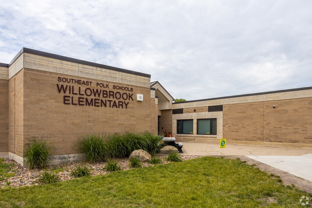 Willowbrook Elementary School's entrance is one of the many fabulous schools in Altoona.