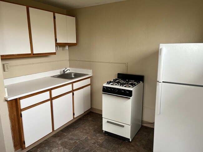 Camdon - 1 Bedroom - Central District - Vintage Charm, Seattle, WA 98122 - photo 2