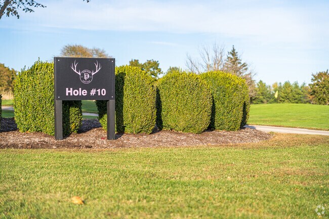 Deer Park Golf Club offers an 18-hole public course near Oglesby.
