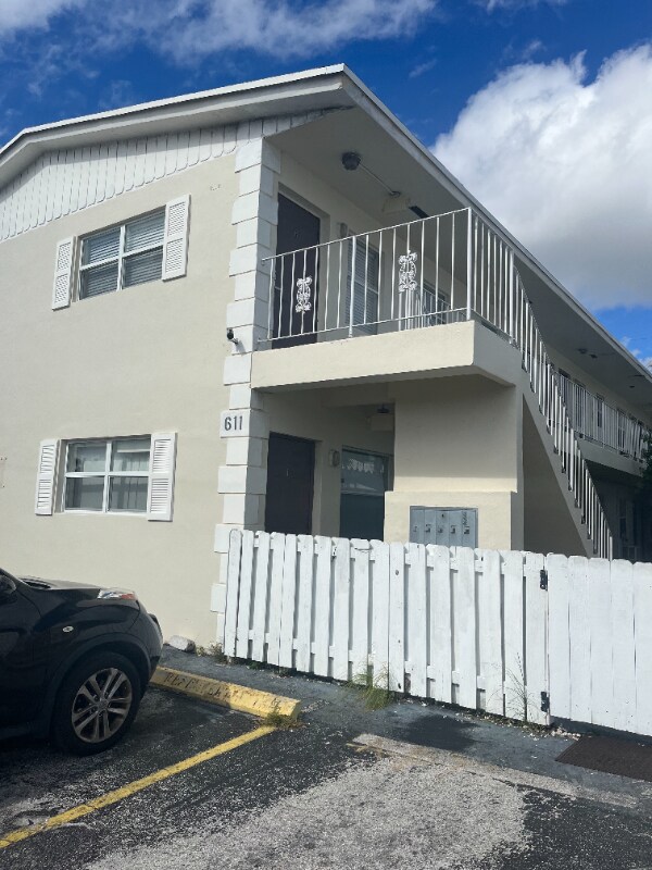 611 NE 5th St Unit 3, Hallandale Beach, FL 33009