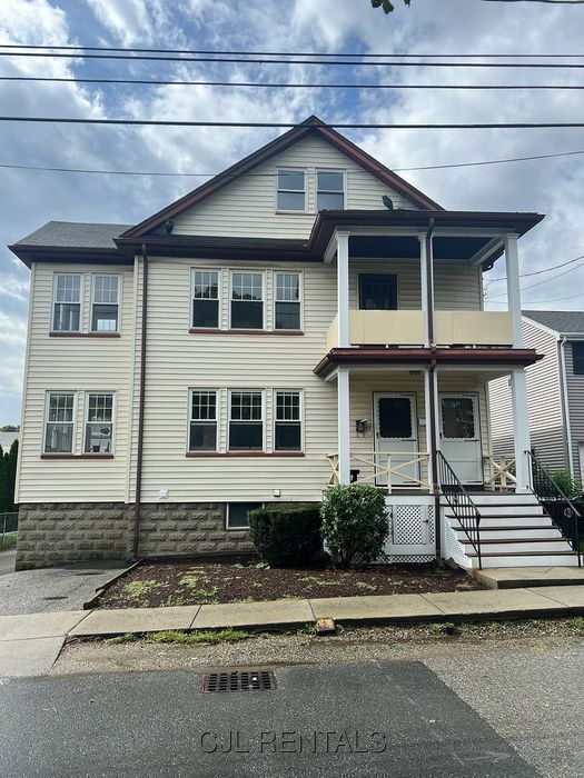 33 Evans St, Watertown, MA 02472
