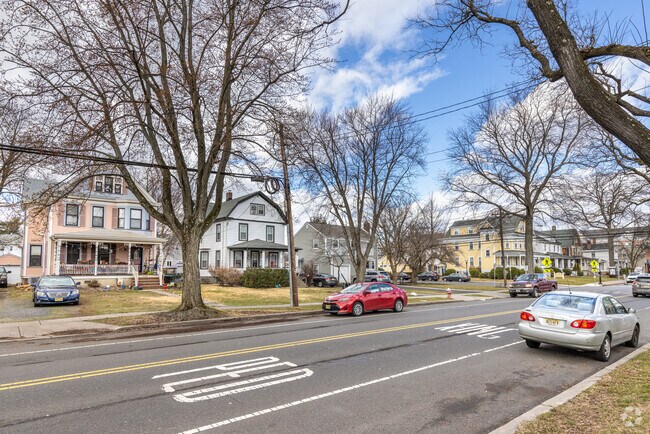 Single family homes in Cranford come in a variety of colors, even within the neighborhood.