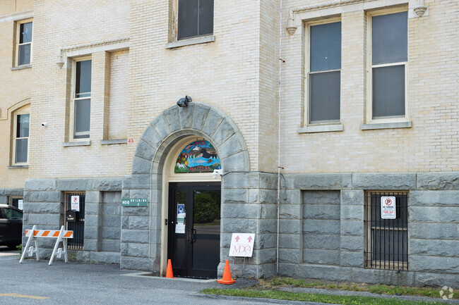 The student-teacher ratio at MDQ Academy in Brentwood, NY is 10 to 1.