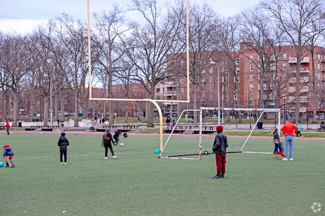 Williamsbridge Oval in the Williamsbridge community has fun for all the family to enjoy.