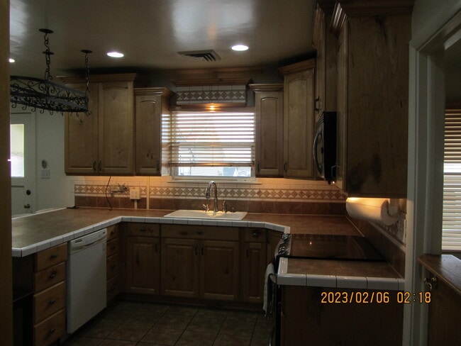 8838 W 3500 S unit Upstairs, Magna, UT 84044 - photo 7