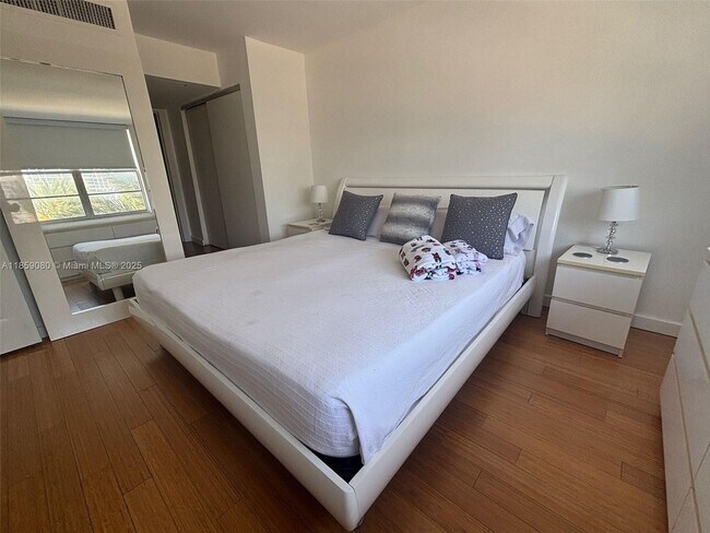 Aquasol unit T-F, Miami Beach, FL 33141 - photo 7