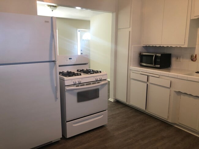 140 Virginia St unit C, El Segundo, CA 90245 - photo 4