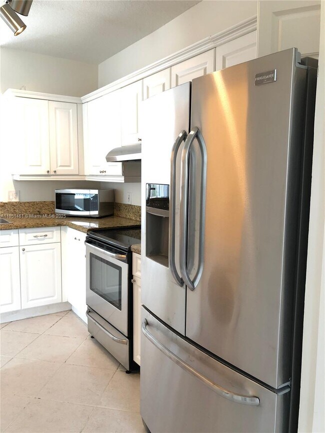 16145 Emerald Cove Rd, Weston, FL 33331 - photo 5