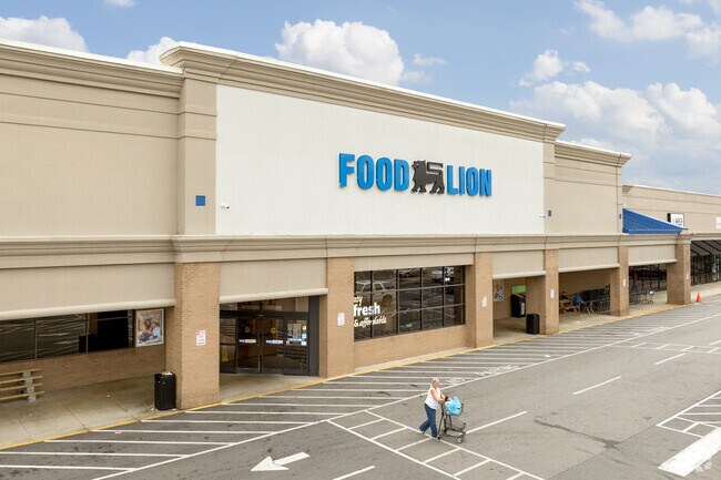 Privateer residents can grocery shop at Food Lion.