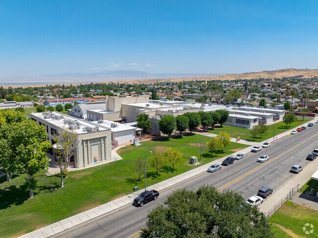 Lincoln Junior High School provides a safe, positive and nurturing environment for students.