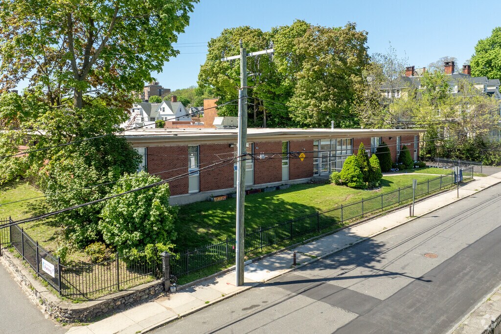 Stepping Stones School welcomes your child.