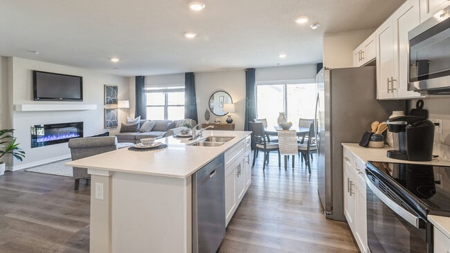 1038 Maple St, Waukee, IA 50263 - photo 6