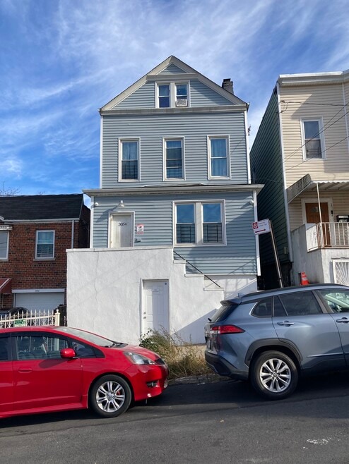 3054 Barker Ave unit 2, Bronx, NY 10467 - photo 1