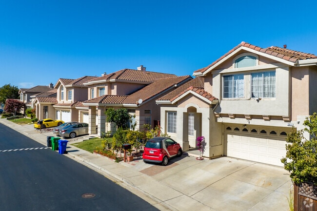 Heron Bay offers a variety of restaurants, coffee shops, and parks.