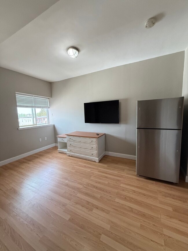 312 Shirley St unit 308, Winthrop, MA 02152 - photo 2